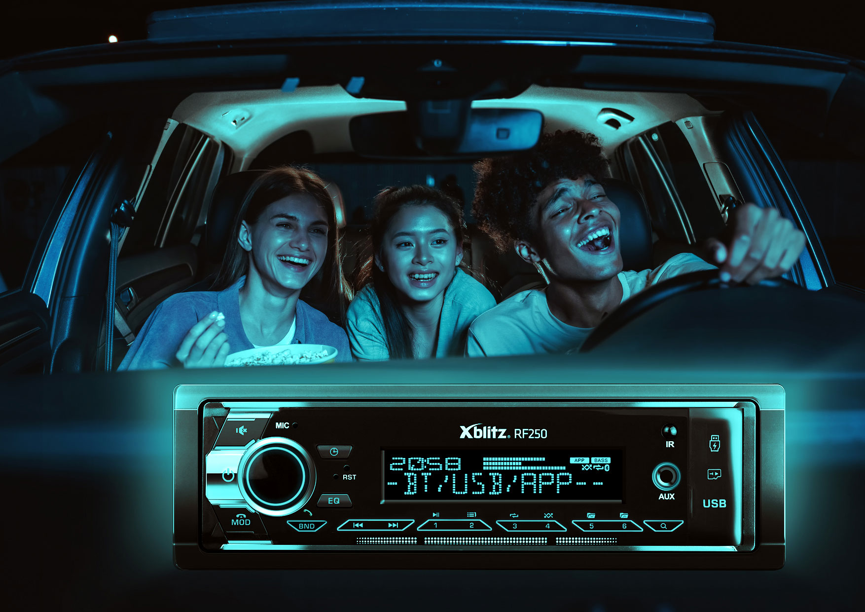 Radio samochodowe FM z kamerą cofania i zestawem głośnomówiacym Xblitz rf400
