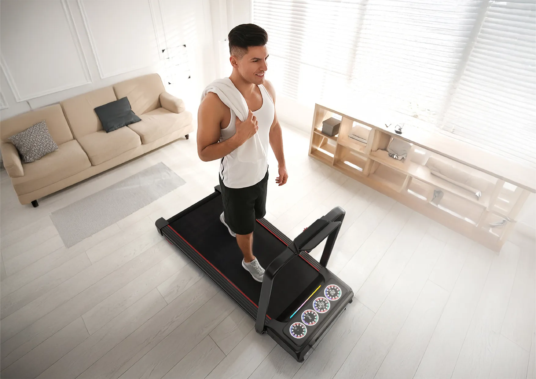 Zbliżenie panelu bieżni Xblitz Sport X-Runner 2 z czterema podświetlanymi okrągłymi wskaźnikami